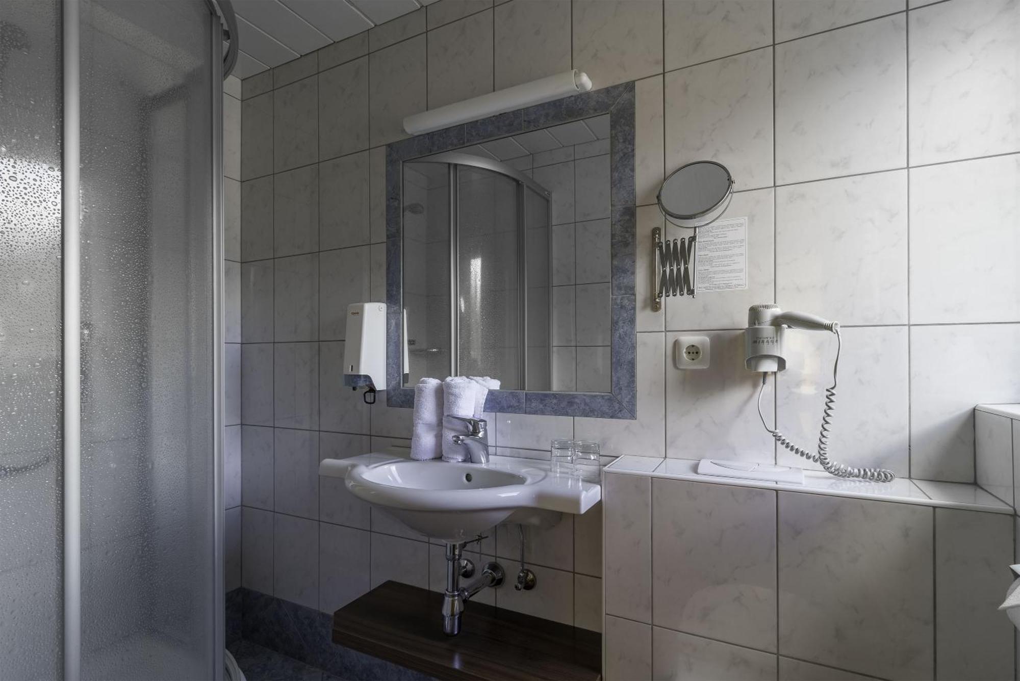 Hotel Enzian Paznaun See Phòng bức ảnh